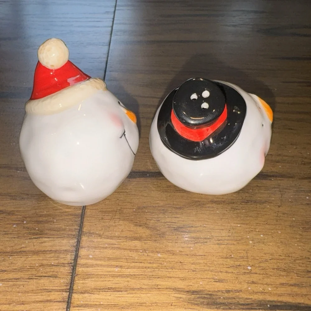 Kirklands Snowball Snowman Salt Pepper Shaker Set Ceramic Christmas *READ*